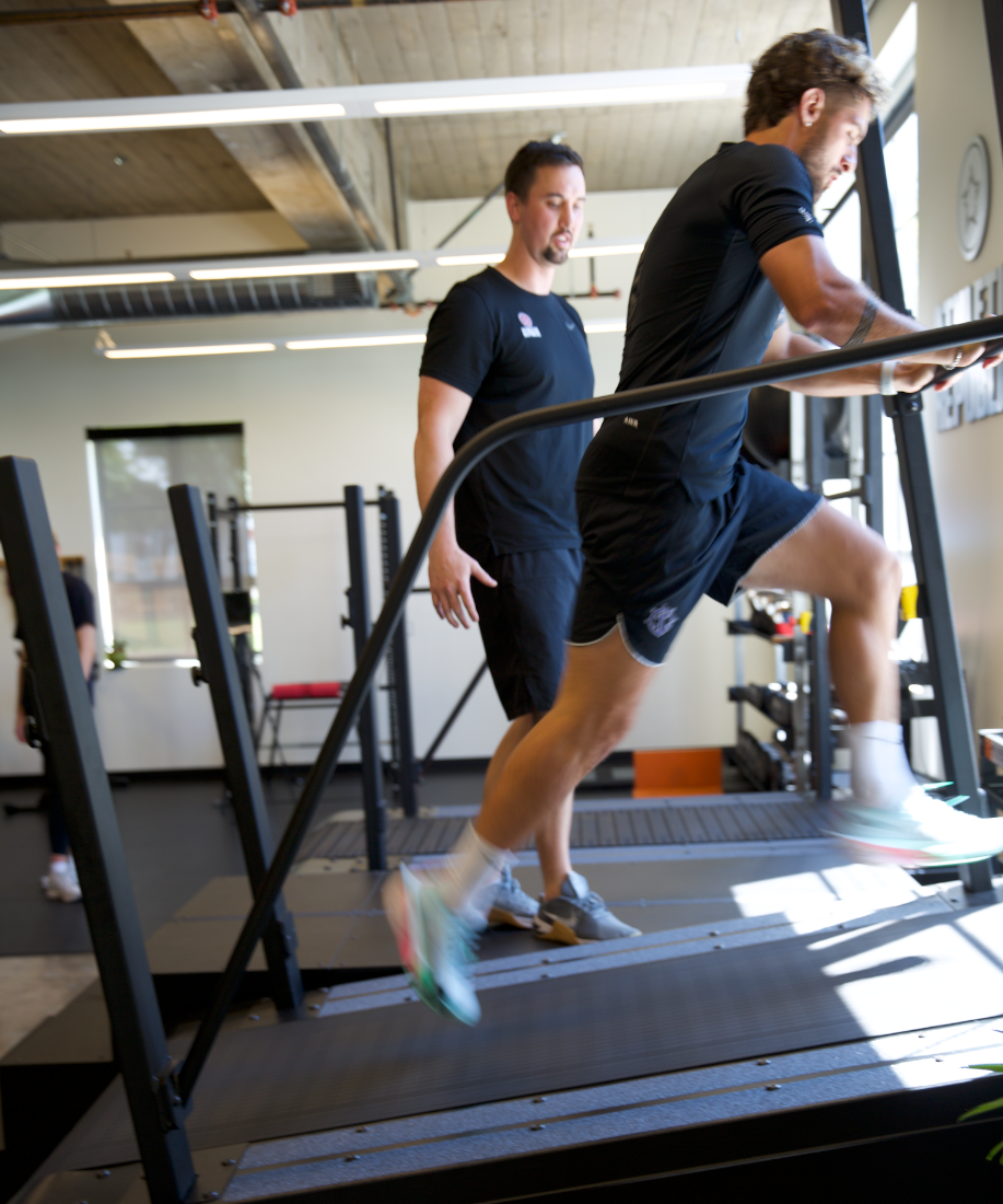 athlete incline running